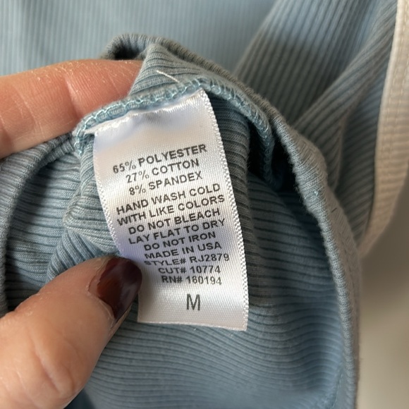 Crop top 1. - Picture 3 of 4